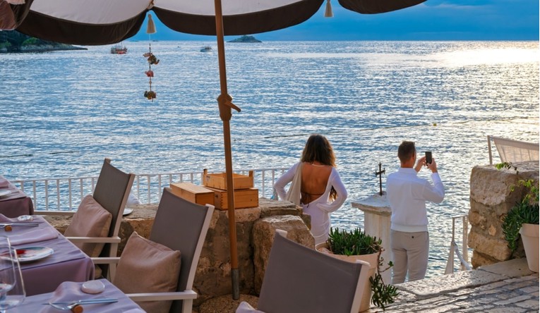 Restorani na obali poluprazni. "To se vidi. Mislili smo da ovako možemo vječno"