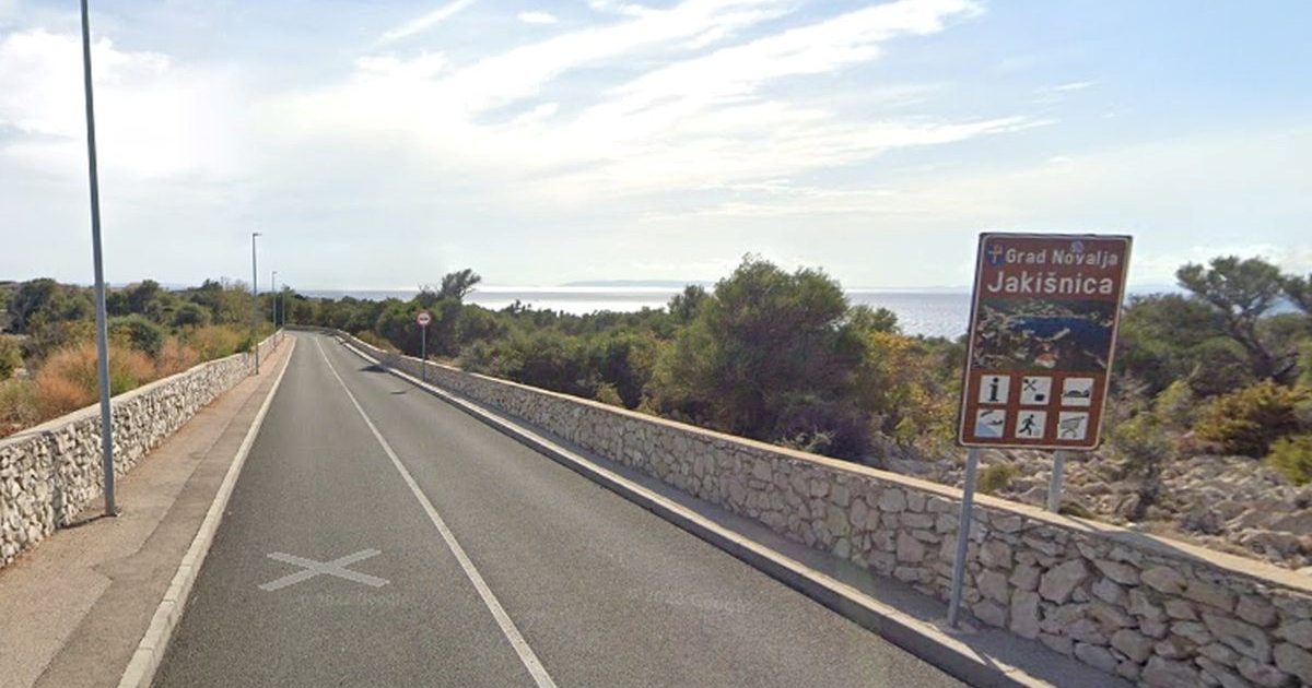 Na Pagu poginuo vozač quada (19), sudario se s automobilom iz suprotnog smjera