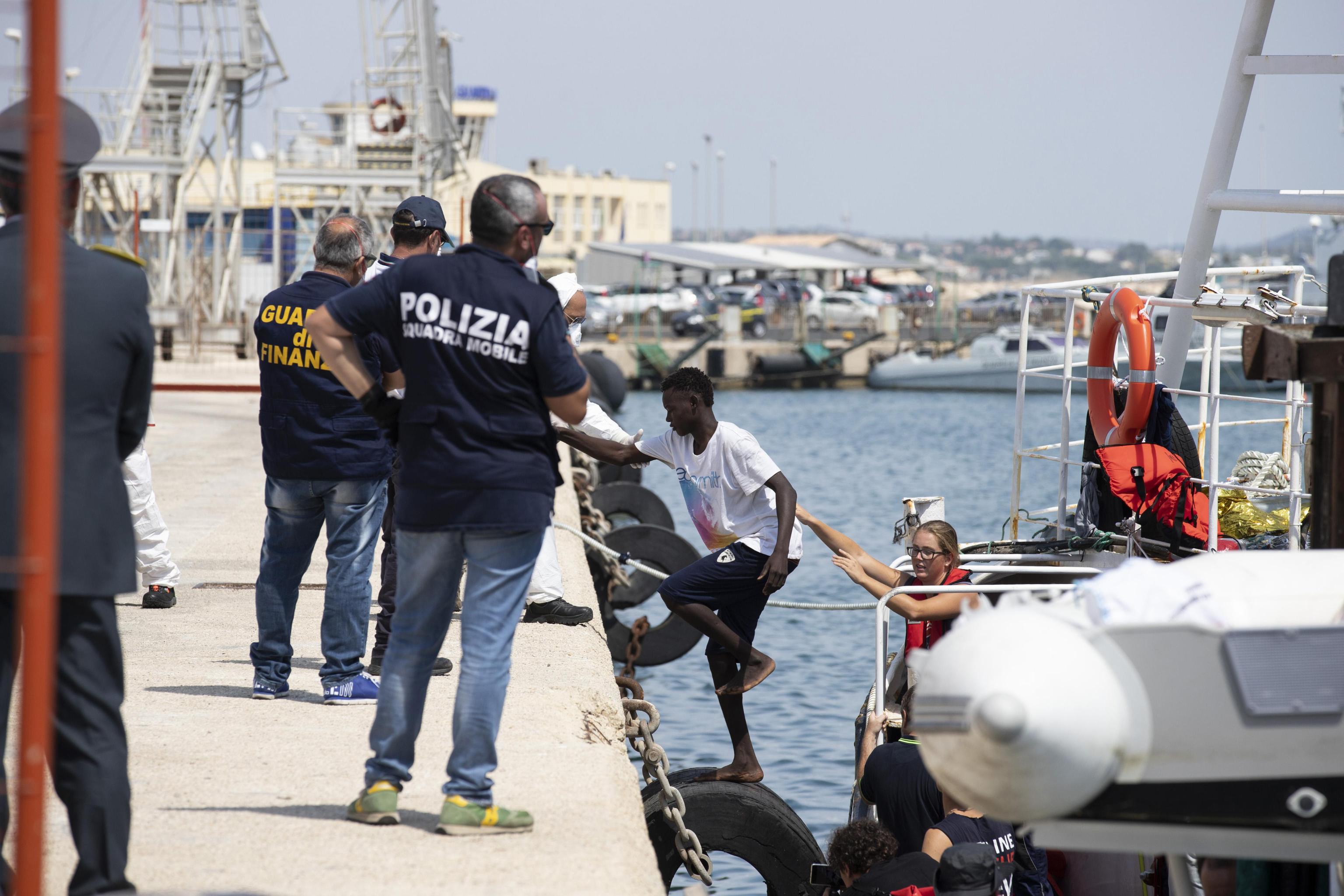 EU će krijumčare migranata i dalje nadzirati samo iz zraka