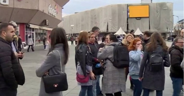 VIDEO Novinar u BiH pisao o silovanju, priveli ga. Održan prosvjed protiv policije