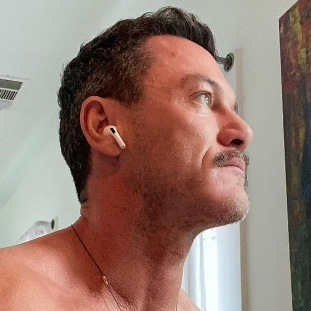 Luke Evans selfiejem pokazao zašto ga žene smatraju jednim od najzgodnijih glumaca