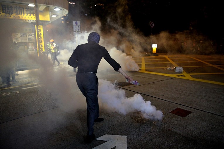 Kina prijeti tvrtkama u Hong Kongu koje podržavaju prosvjednike