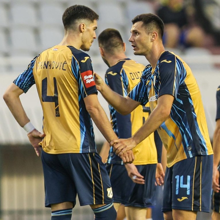 Navijači Rijeke na Fejsu: Repriza od prošle godine... Sram vas može biti za pristup