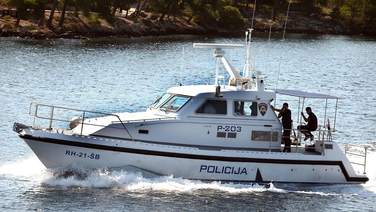 Gliser s Hrvatom i troje Kanađana nasukao se kod Koločepa. Ozlijeđeni su