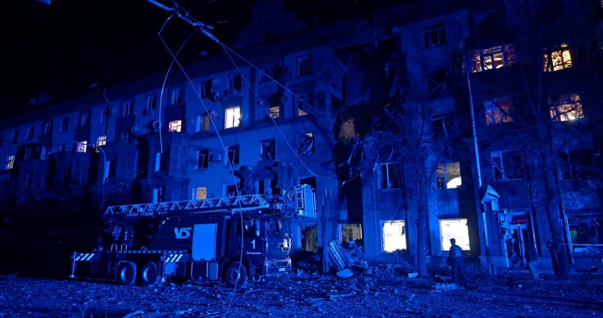 Rusi raketom izazvali požar u Ukrajini, pa drugom ubili radnike koji su ga gasili
