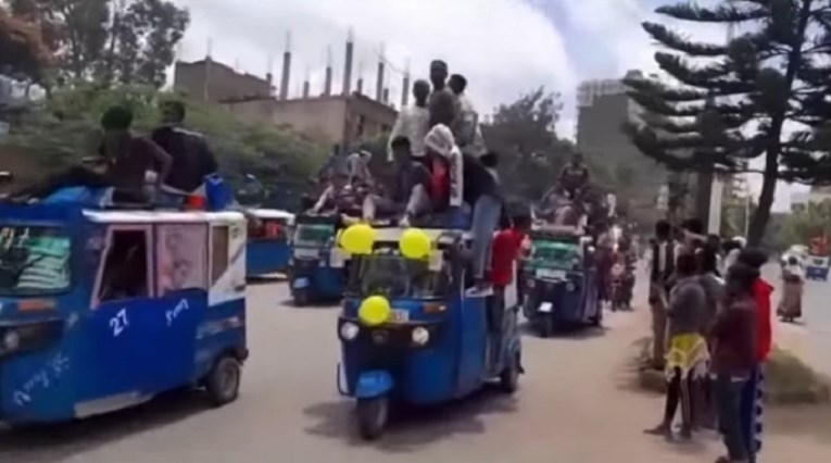 VIDEO Stanovnici pobunjeničke regije u Etiopiji slave nakon povlačenja državne vojske