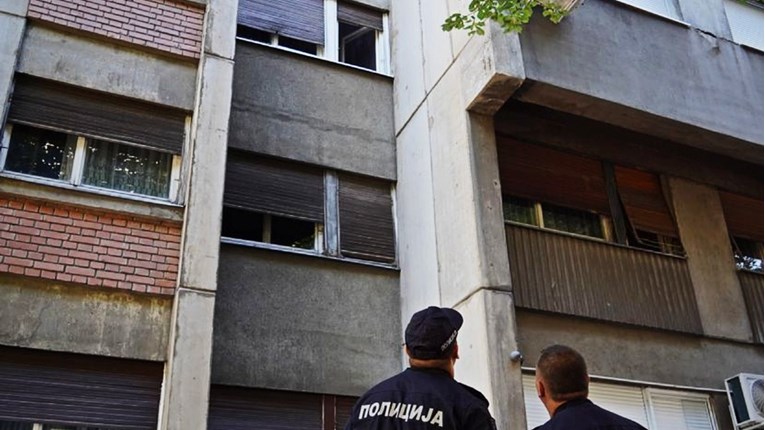 Trogodišnjak pao sa sedmog kata zgrade u Beogradu, preminuo je