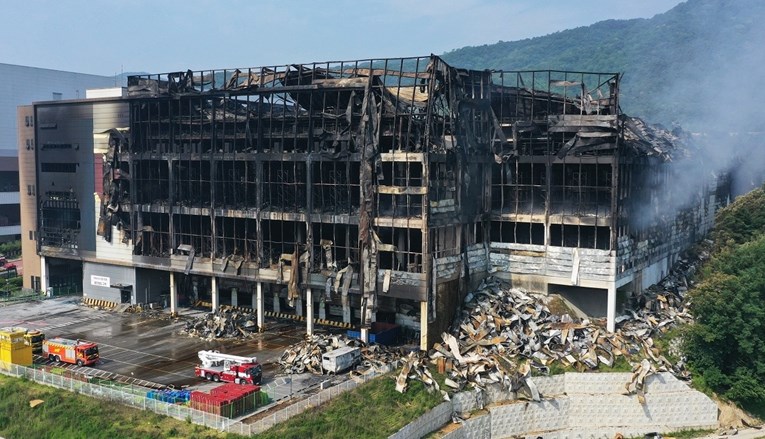 FOTO Požar u Južnoj Koreji, poginuo vatrogasac