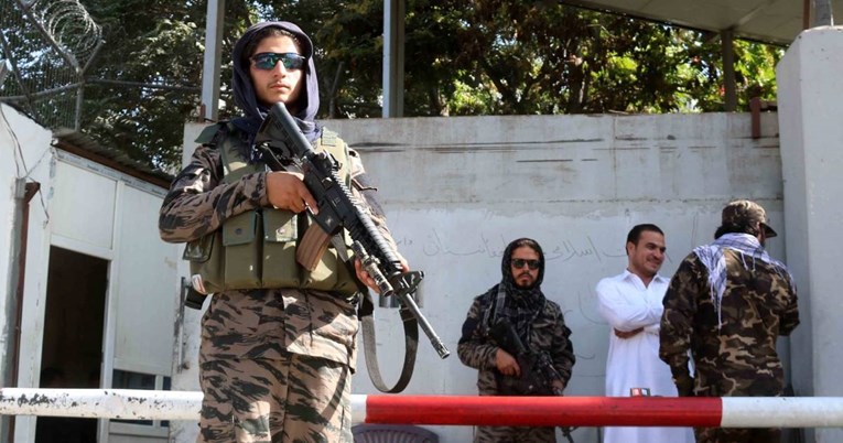 Talibani kažu da riskiraju živote kod aerodroma u Kabulu: "Islamska država prijeti"