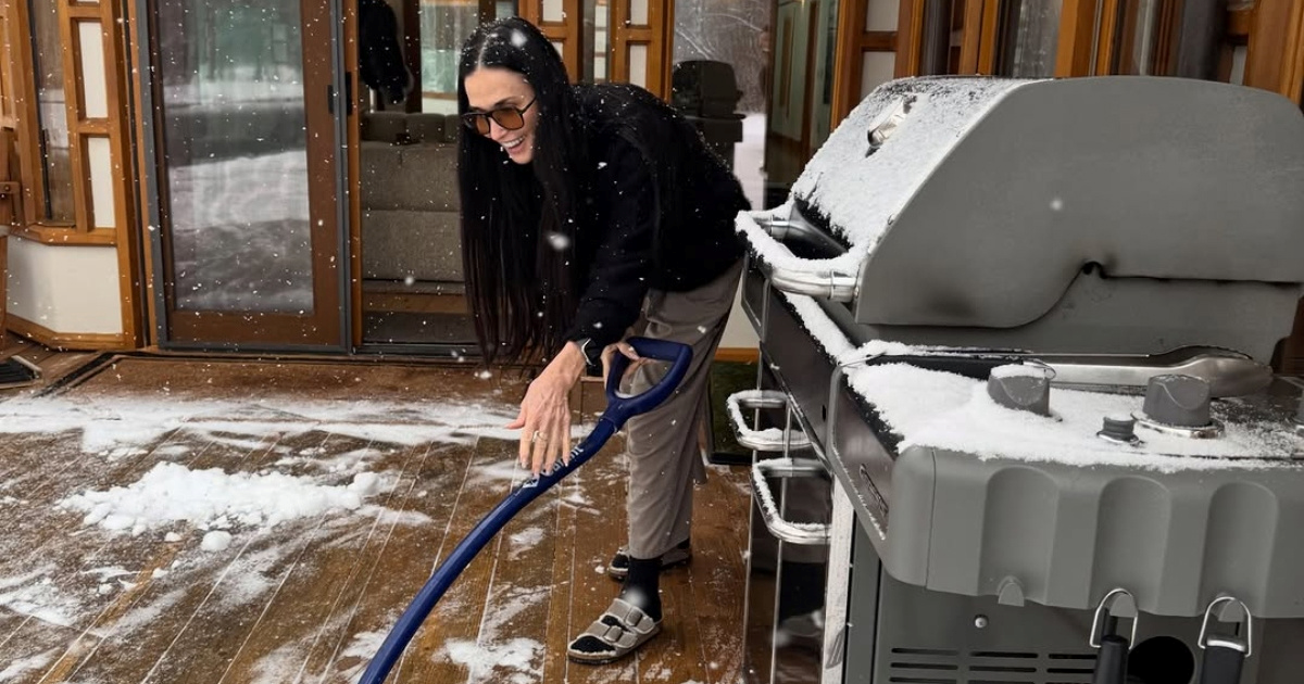 Demi Moore čistila snijeg, ali svi su gledali samo jedan detalj
