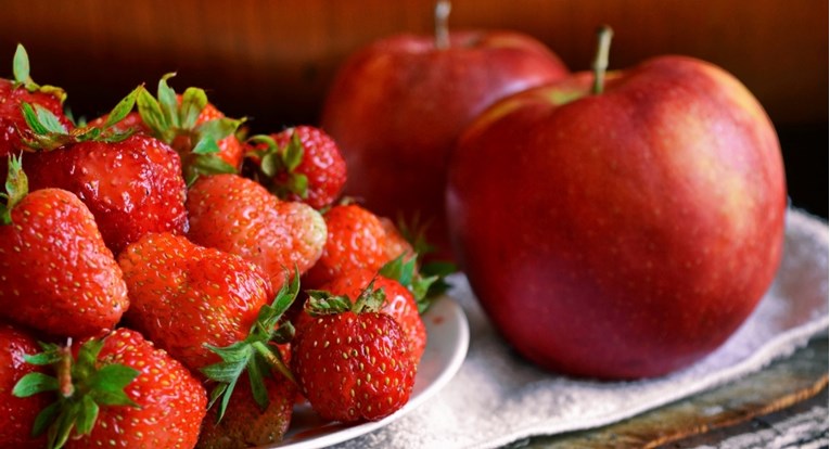 Ovo voće i povrće našlo se na "Dirty Dozen" listi s najviše pesticida
