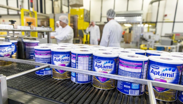 Nestlé i Danone pod istragom. Je li kontaminirana hrana za bebe povučena prekasno?