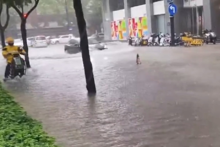 Stotine tisuća evakuirane u Šangaju zbog tajfuna Dolphin, prijete poplave