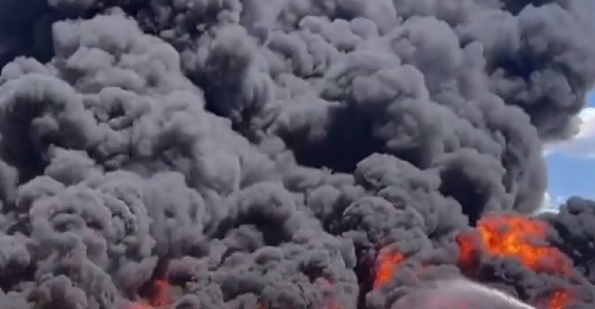 VIDEO Ogroman požar u tvornici za recikliranje plastike u SAD-u