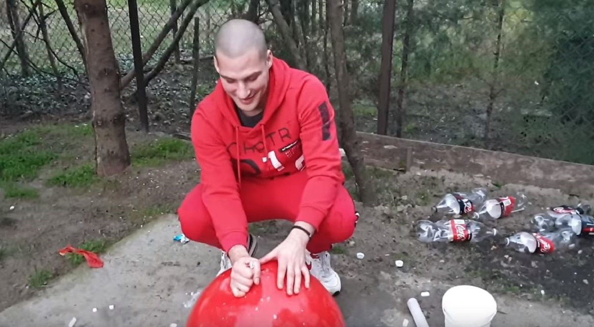 Srpski YouTuber napunio vreću Colom i suhim ledom, nije prošlo kako je očekivao