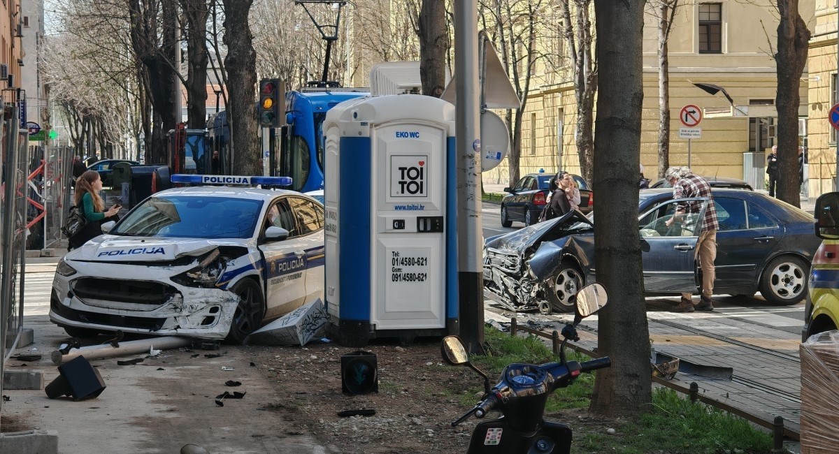 Sudar Mercedesa i policijskog auta u Zagrebu