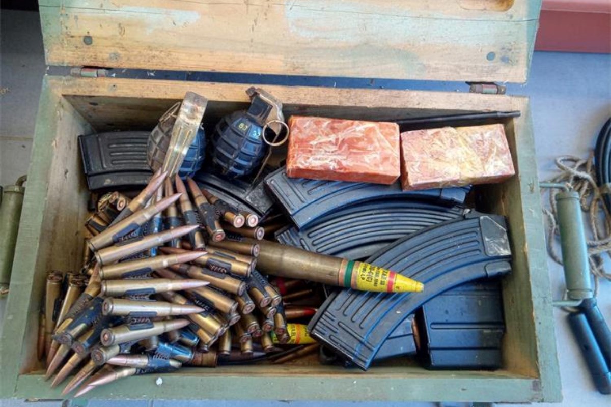 FOTO Troje Karlovčana predalo značajnu količinu oružja policiji