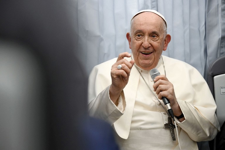 "Crkva je otvorena za sve." Papa Franjo o LGBT osobama