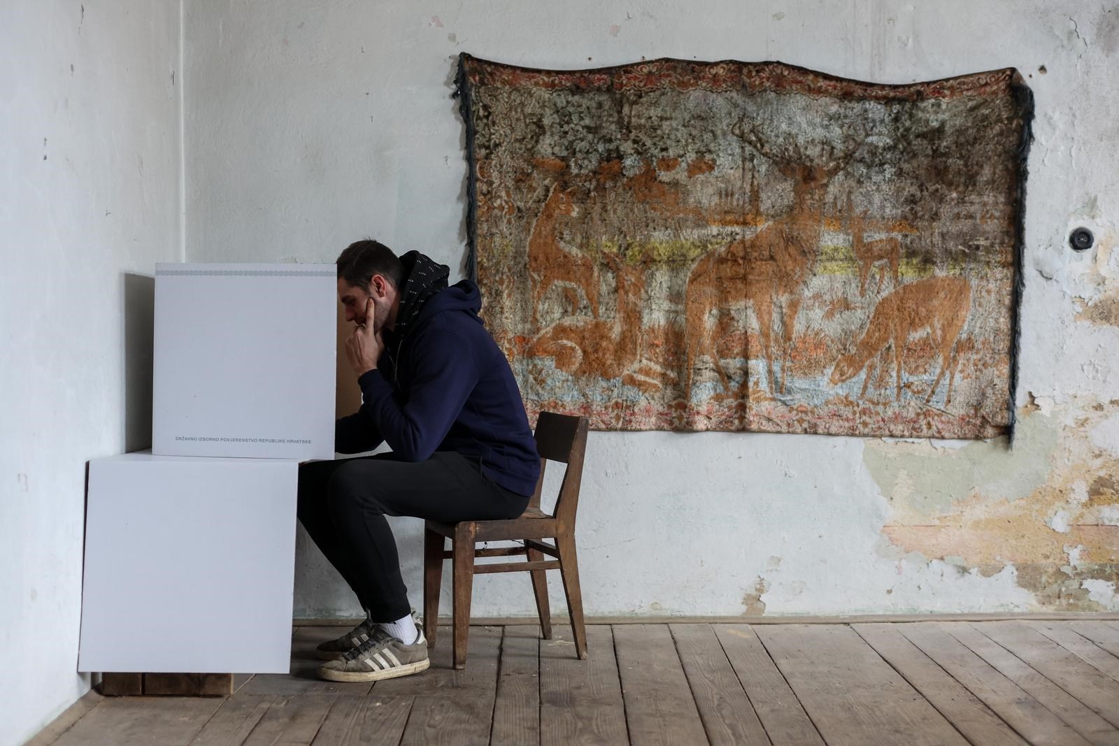 Napuštena škola, privatna kuća... Dva najbizarnija birališta u Hrvatskoj