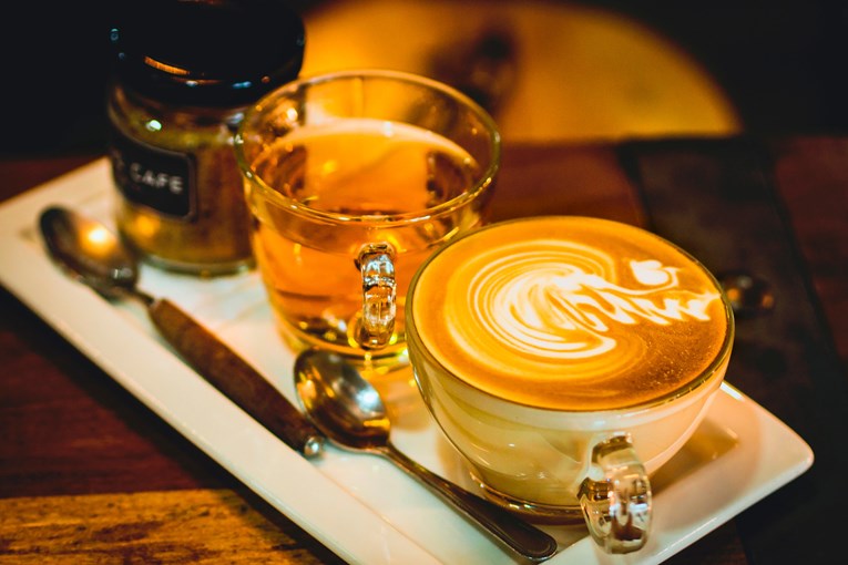 Umjerena konzumacija kave i čaja povezana s nižim rizikom demencije