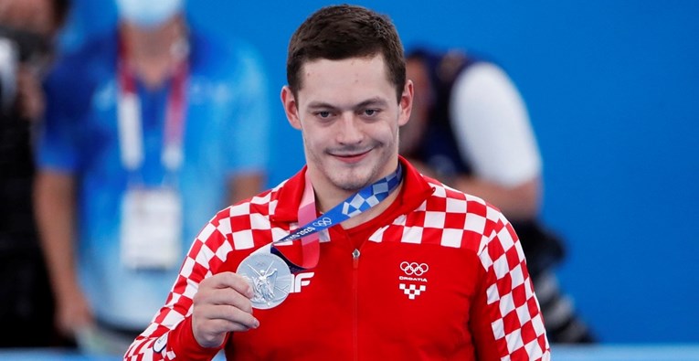 Pogledajte kako Srbić miluje svoje srebro i ponosno govori: "Jesi vidio?"