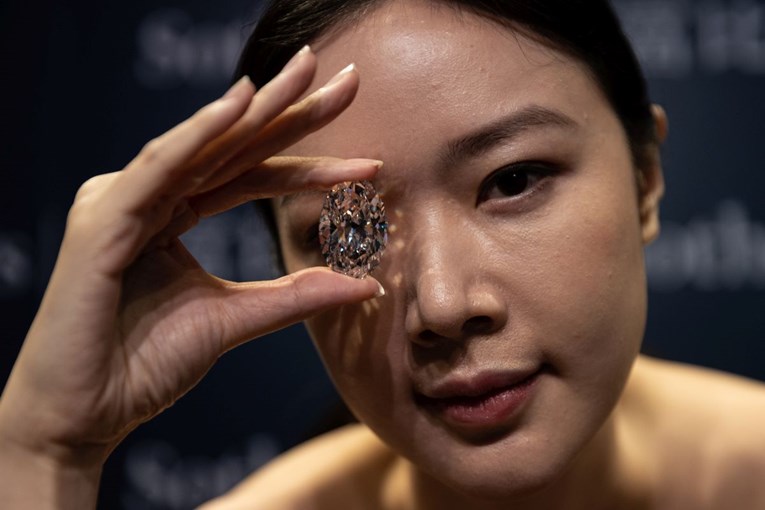 Rijedak dijamant od 102 karata prodan na dražbi za više od 100 milijuna kuna