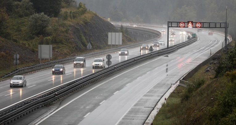 HAK: Zbog jakog vjetra zabrane u prometu na A7 i Jadranskoj magistrali