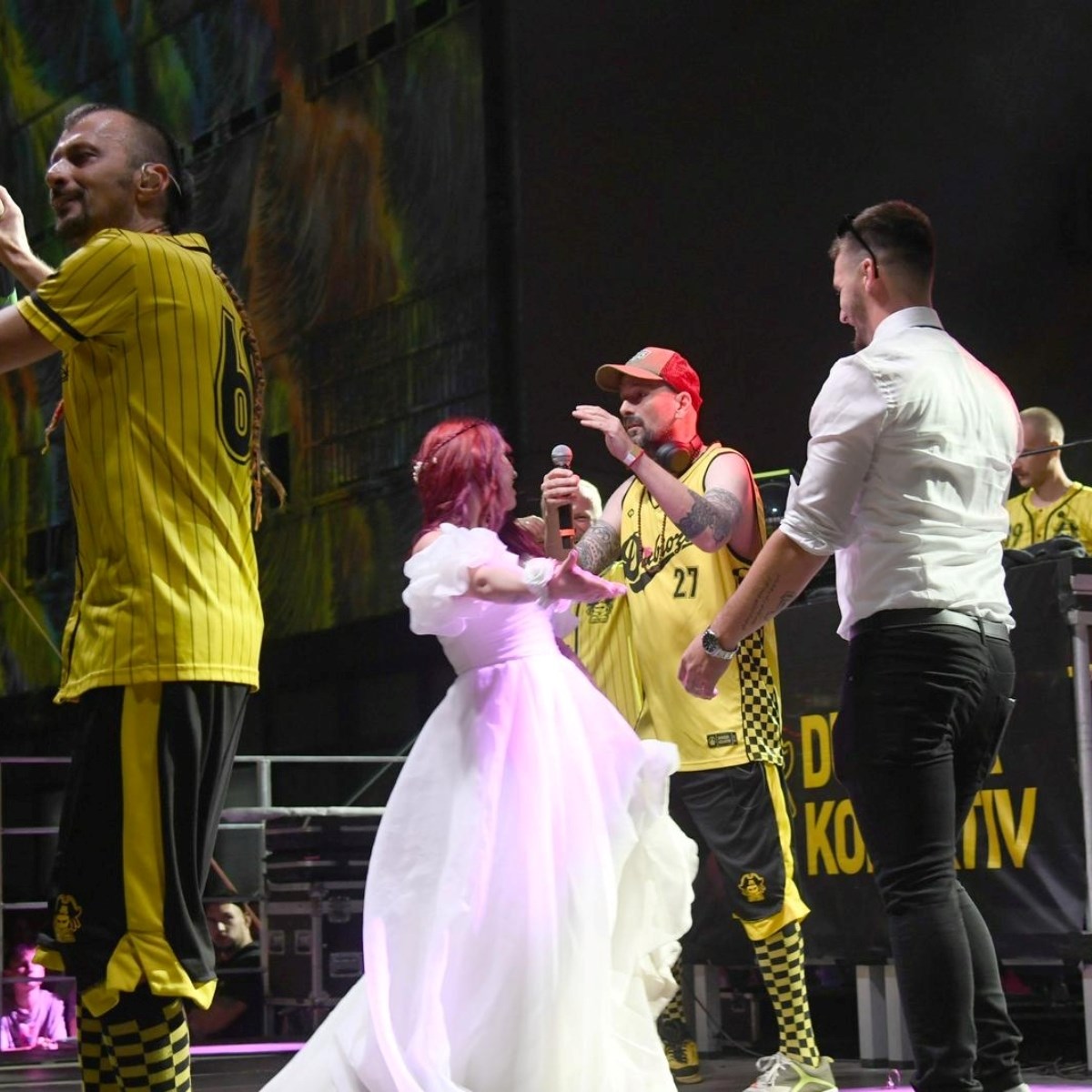 Mladenci se pojavili na Dubiozinom koncertu u Bjelovaru i ukrali show