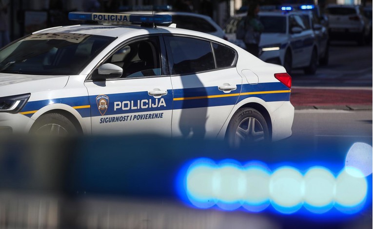 Dojava o prijetnji u šibenskoj osnovnoj školi. Policija: Lažna je