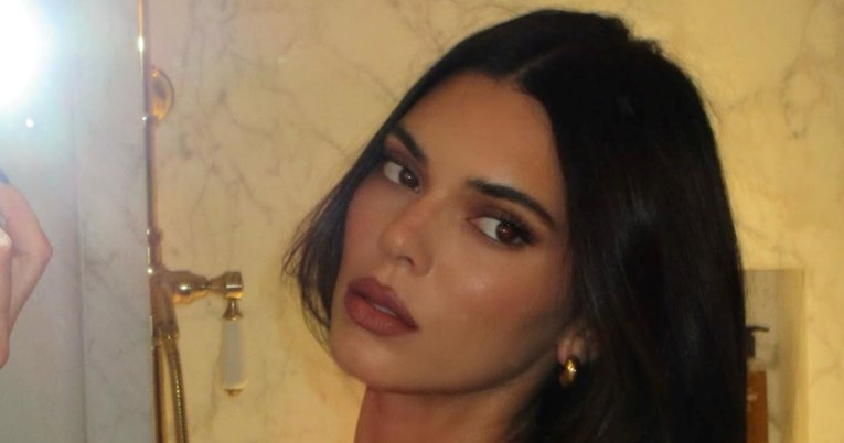 Konstantno rasprodane: Kendall Jenner nosi najpoželjnije naušnice