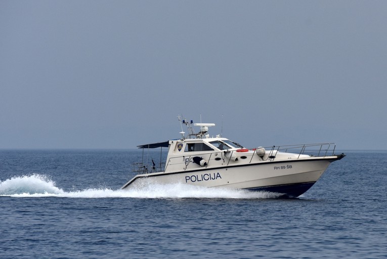 Policija kod Dugog otoka uhvatila talijanski brod