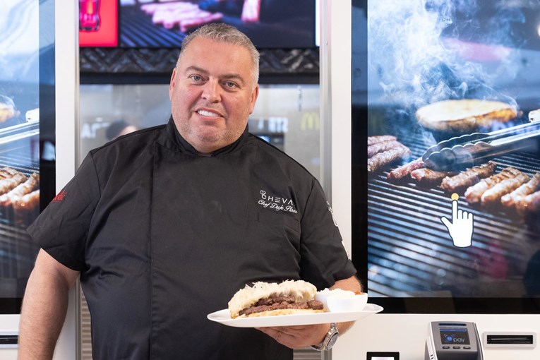 Izbio požar u ćevabdžinici u Podstrani čiji recept "ne dijele ni za 200 tisuća eura"