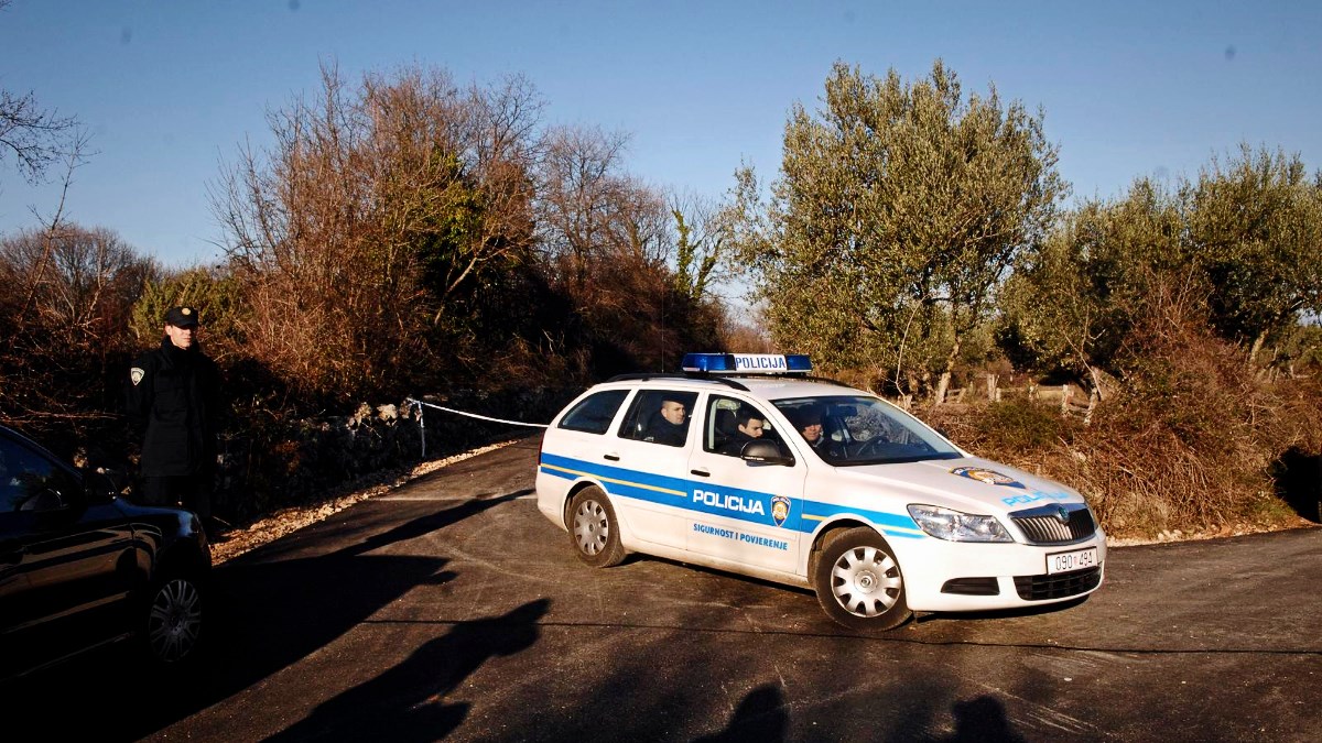 Uhvaćen mladić koji je na Krku krao janjce, pljačkao kafiće i razbijao aute