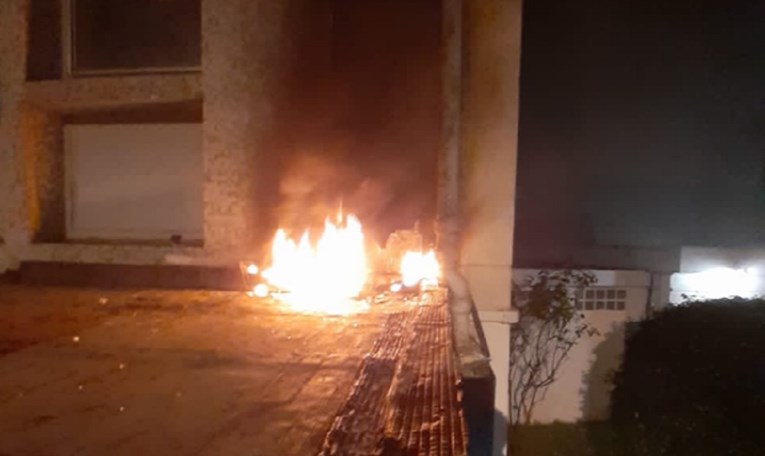 Kubansko veleposlanstvo u Parizu napadnuto molotovljevim koktelima