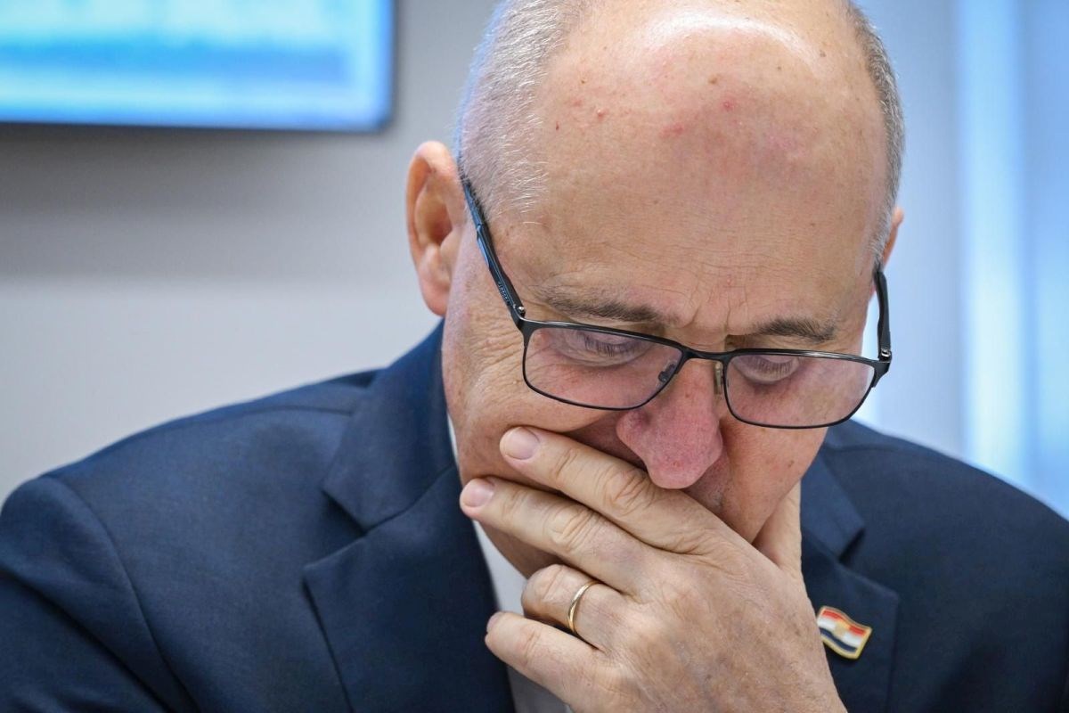 Bačić pompozno najavio eDozvole. Sve se raspalo čim je krenulo