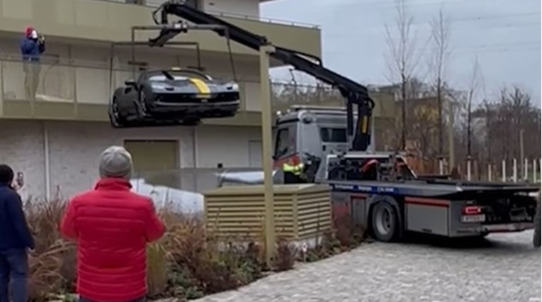 Parkirao je Ferrari na balkon, vlasnik je ubrzo shvatio da Beč nije Dubai