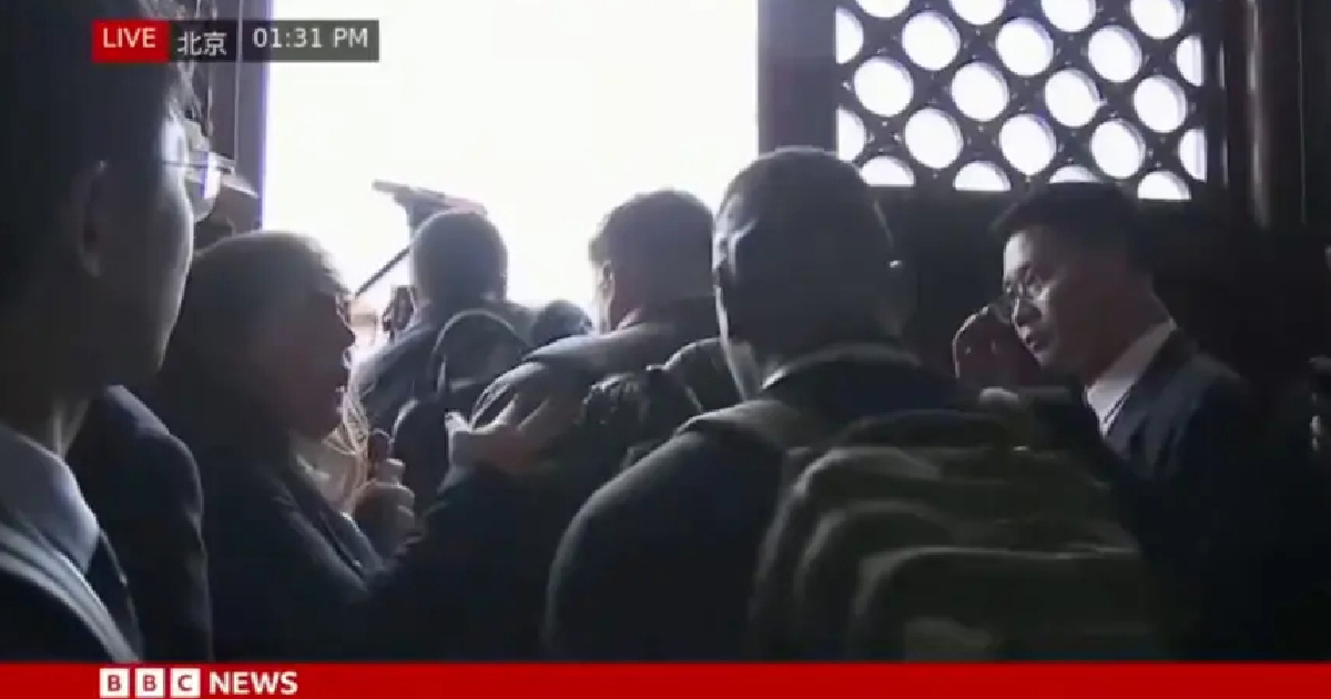 VIDEO Izbio sukob tijekom Trumpova posjeta Kini. Novinari srušili ženu iz Bijele kuće