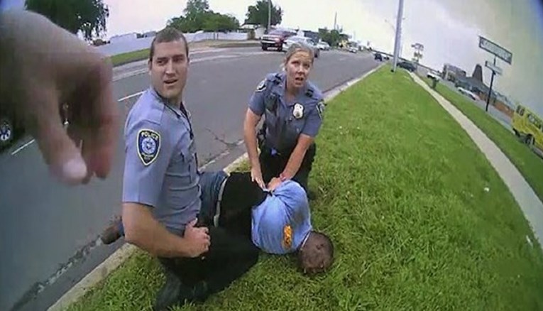 UZNEMIRUJUĆE Uhićeni crnac policajcu: Ne mogu disati! Policajac: Nije me briga