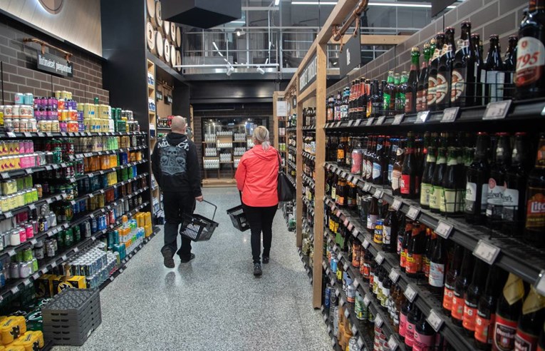 Nova aplikacija u Grčkoj sprječava prodaju alkohola i cigareta maloljetnicima