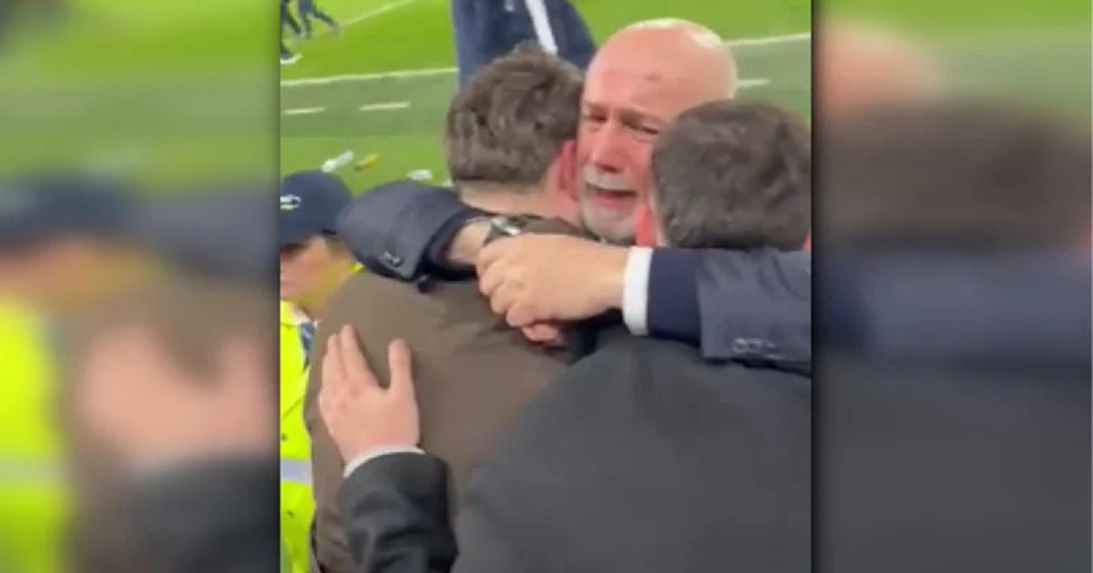 VIDEO Izbornik BiH zaplakao nakon izbacivanja Walesa, slavio grleći sinove