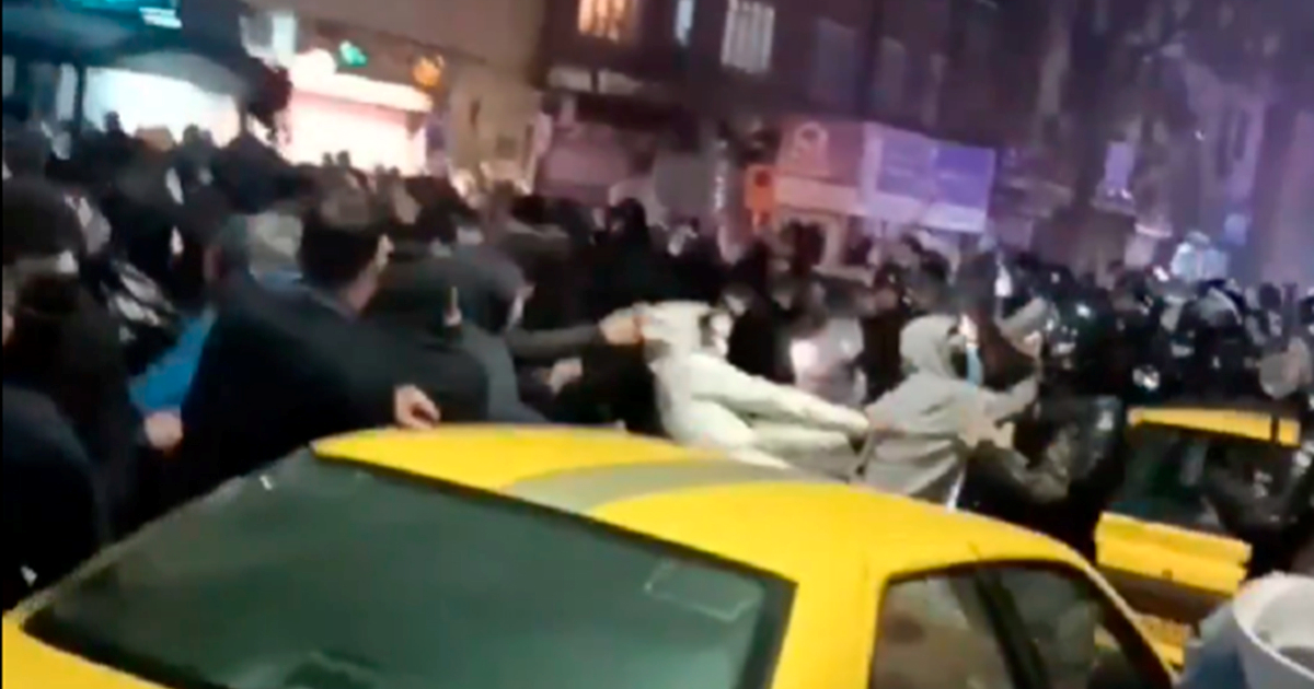 Trump pokrenuo ekonomski udar na Iran, Kina nezadovoljna. Merz: Zadnji dani režima