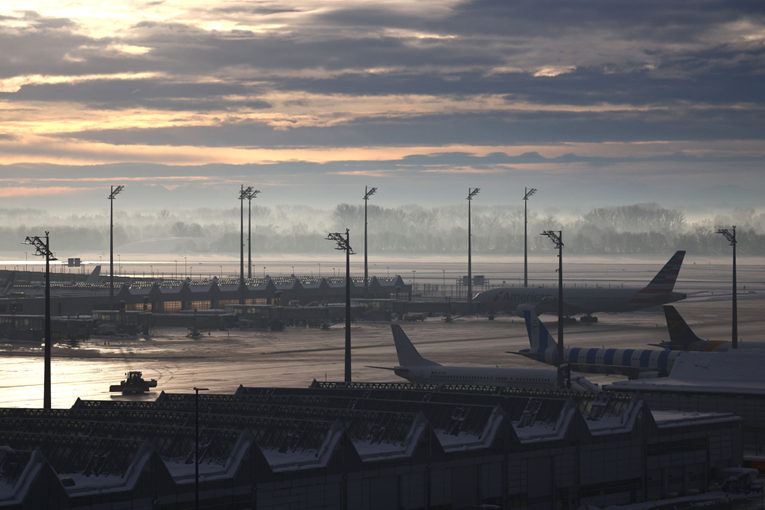 Stotine putnika ostale zarobljene u avionima u Münchenu. "Noćna mora"