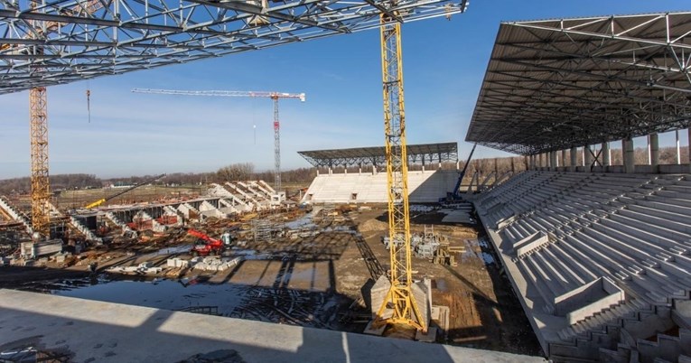 Zbog čega je 1. siječnja bila stopirana izgradnja najmodernijeg hrvatskog stadiona?