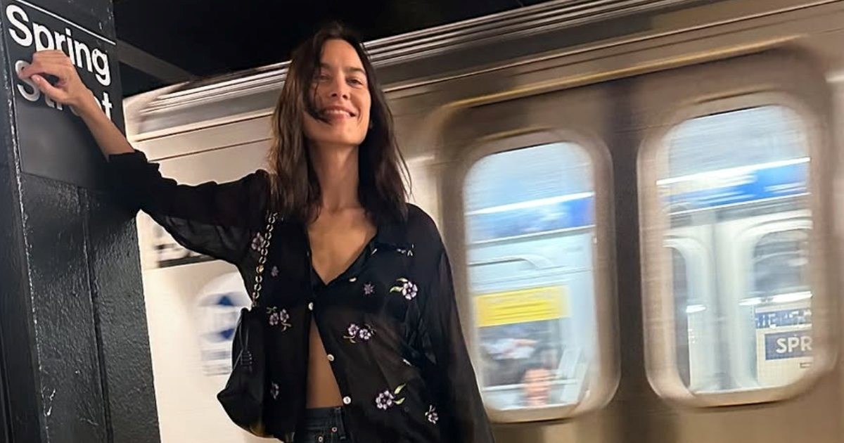 Skinny traperice ponovno trend: Alexa Chung ih nosi prva