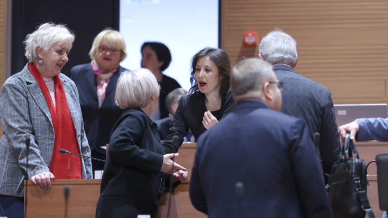 Dalija Orešković u saboru traži ostavku Davora Božinovića