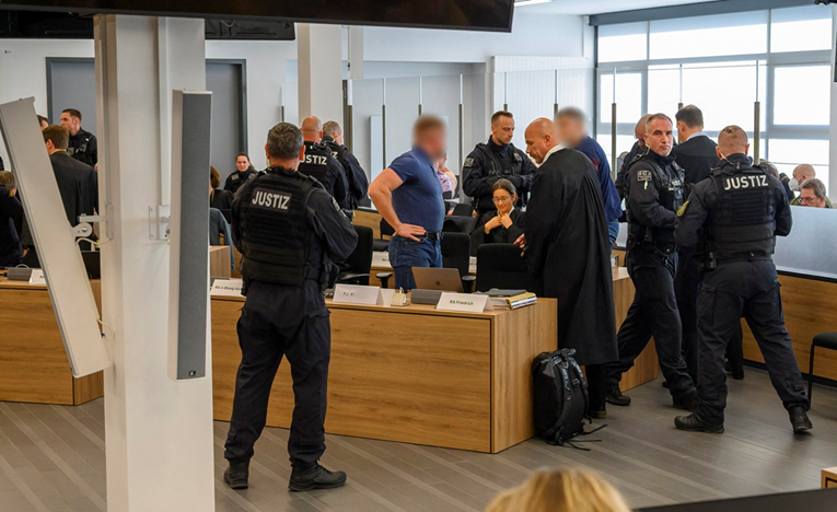 U Njemačkoj počelo suđenje "bandi čekićara" koja je napadala desničare