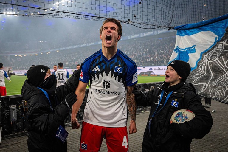 Bundesliga napravila kratki film o Vuškoviću. Komentator urla: On je kao Beckenbauer