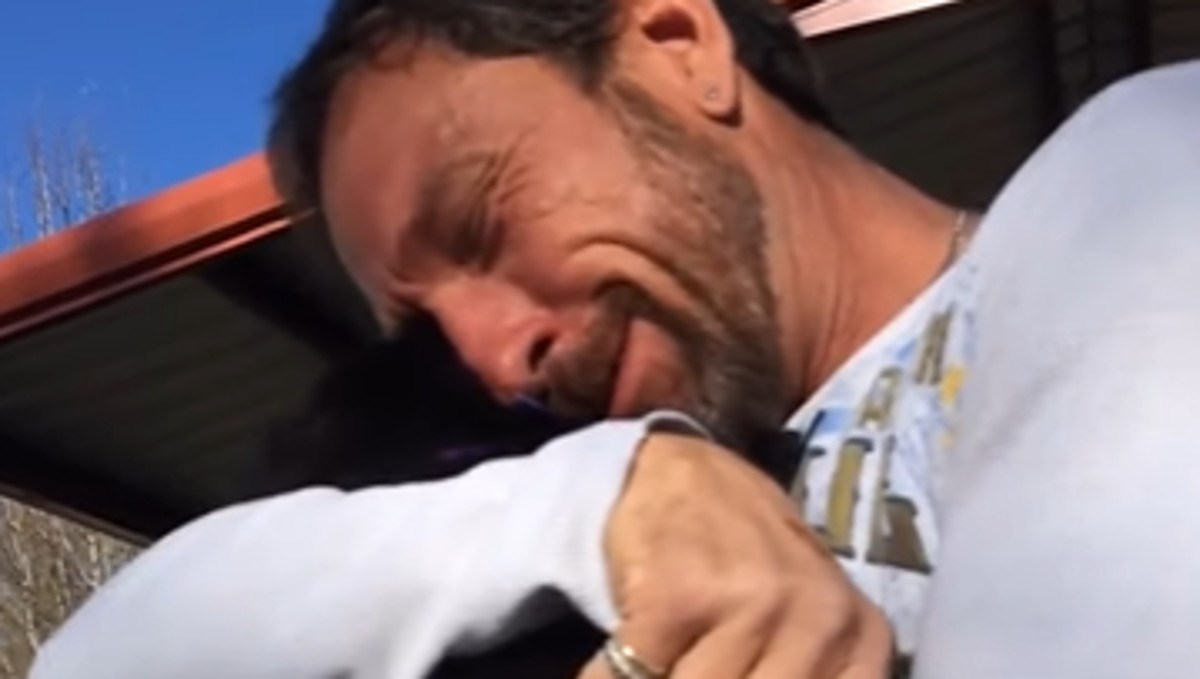 Nakon što mu je uginuo pas, iznenadili ga štenetom i doveli do suza