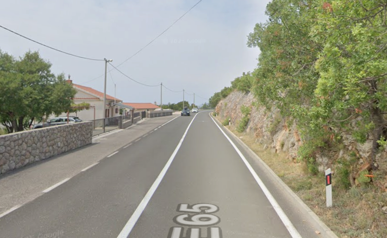 Prebrzo vozio pa kod Karlobaga izgubio nadzor nad motociklom. Poginuo je