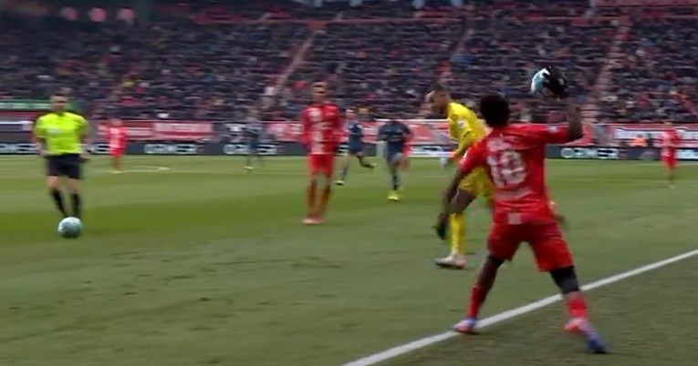 VIDEO Lukavstvo golmana Feyenoorda izazvalo bijes i žestoku reakciju suparnika